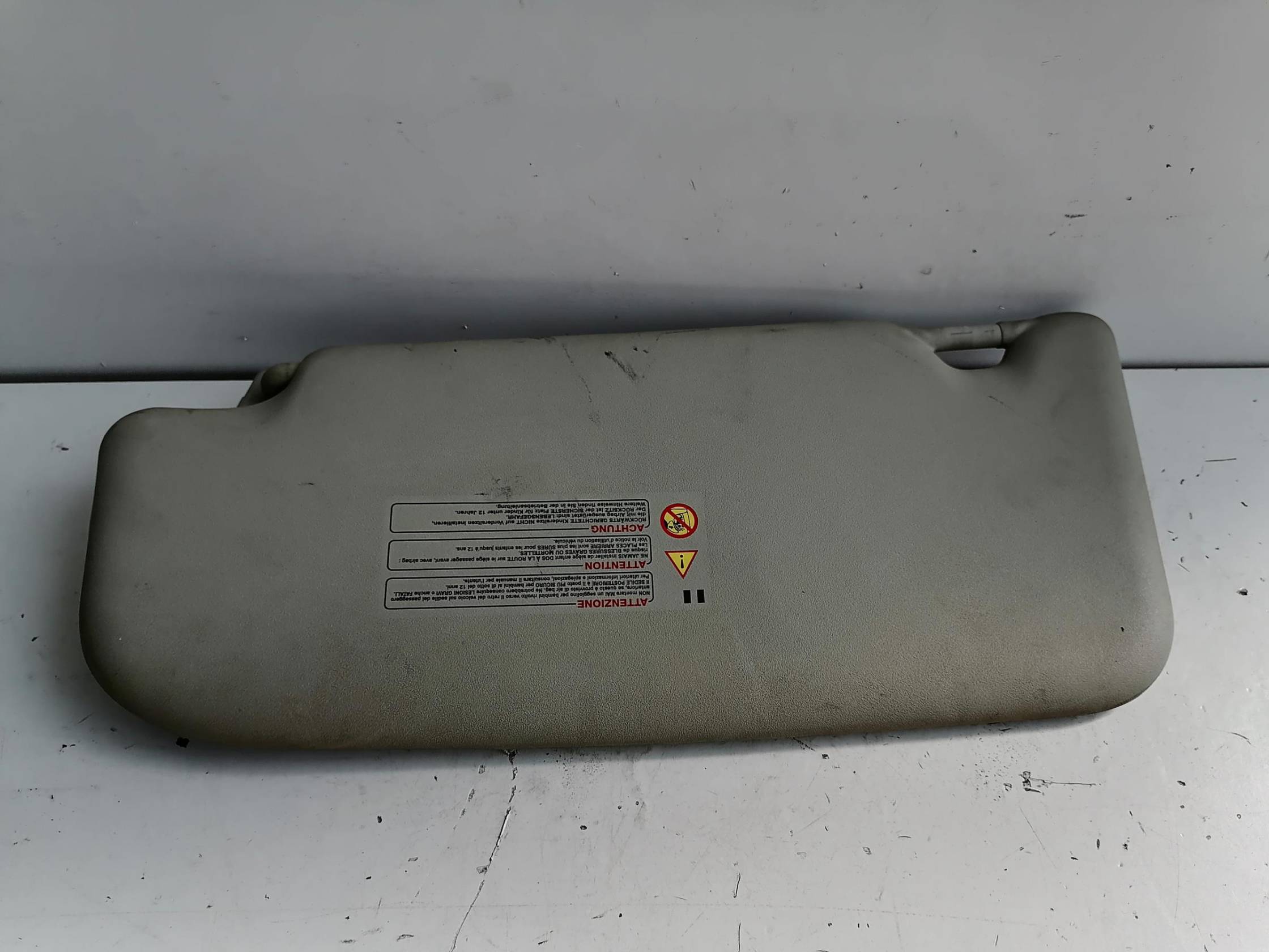 Aletta parasole parabrezza dx.